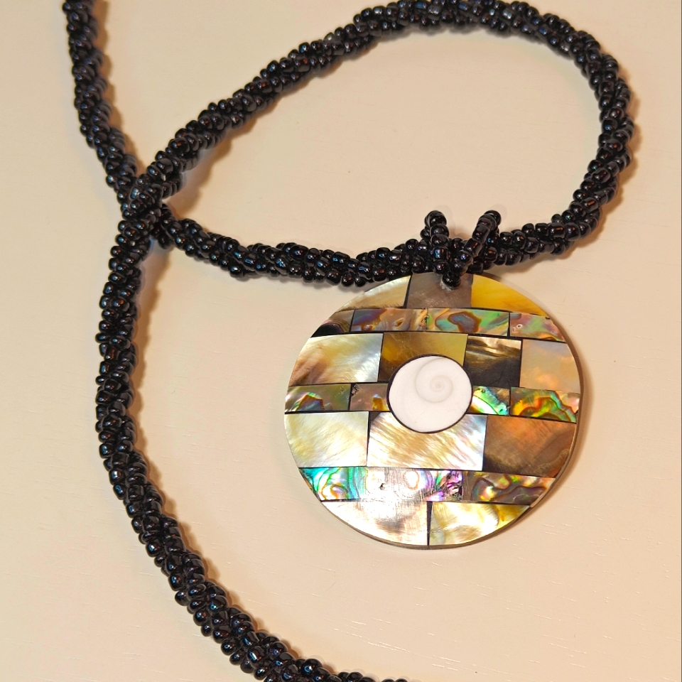 Shell Inlay Pendant Black Seed Bead Choker Necklace Button Loop Closure 7$